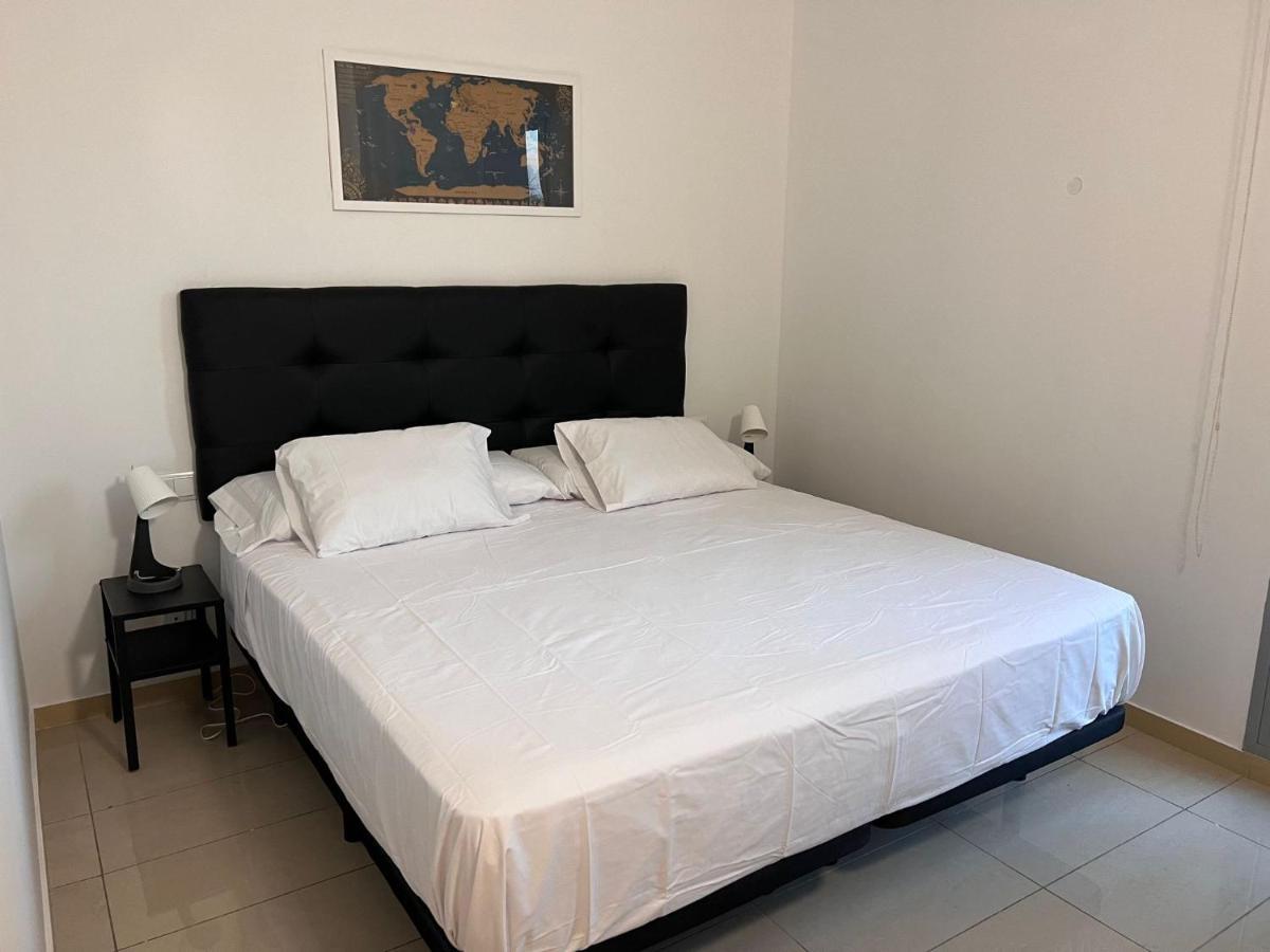 Fira Gran Via 2 - Private Rooms In A Shared Apartment - Habitaciones Privadas En Apartamento Compartido L'Hospitalet de Llobregat Eksteriør billede