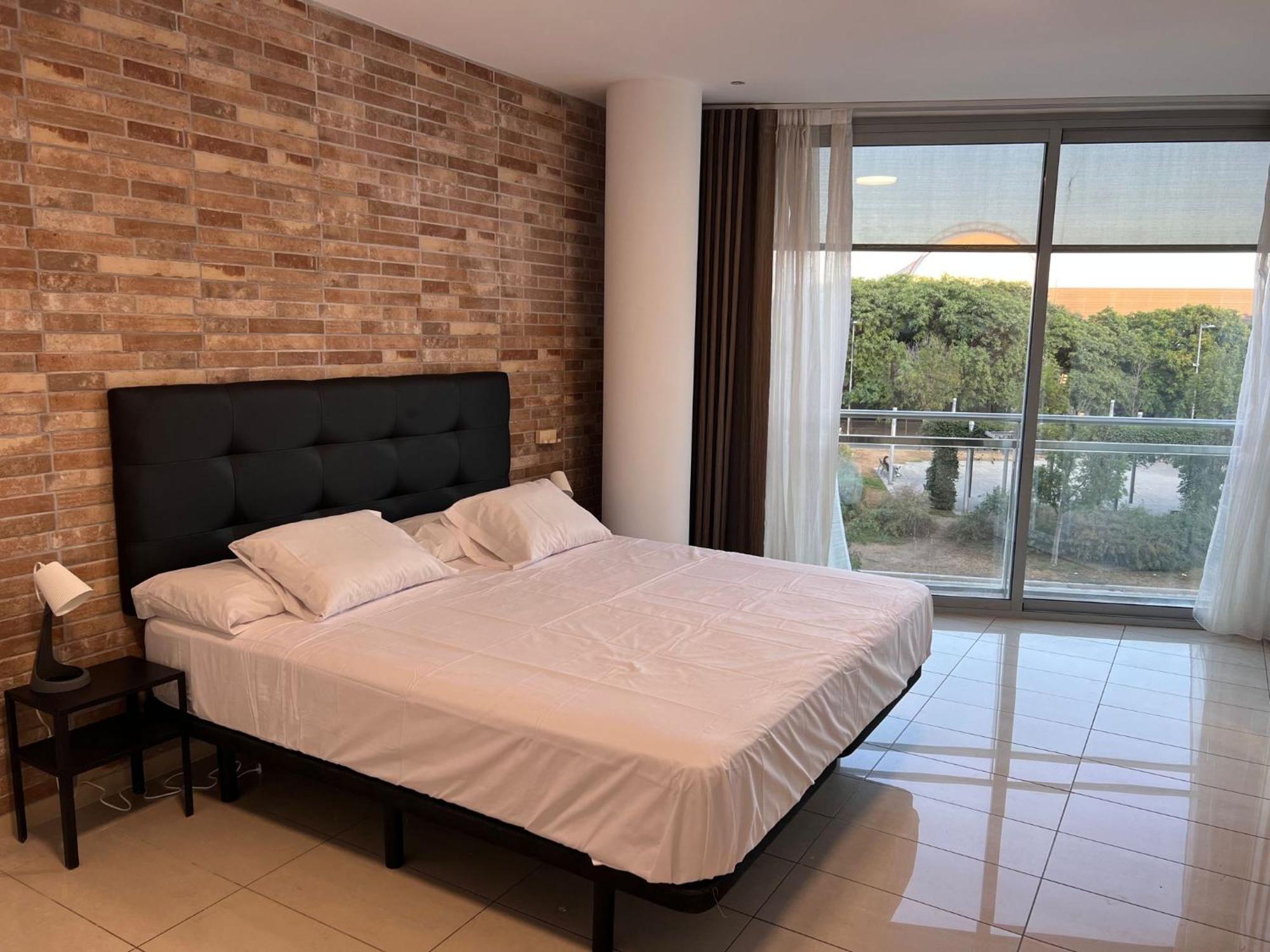 Fira Gran Via 2 - Private Rooms In A Shared Apartment - Habitaciones Privadas En Apartamento Compartido L'Hospitalet de Llobregat Eksteriør billede