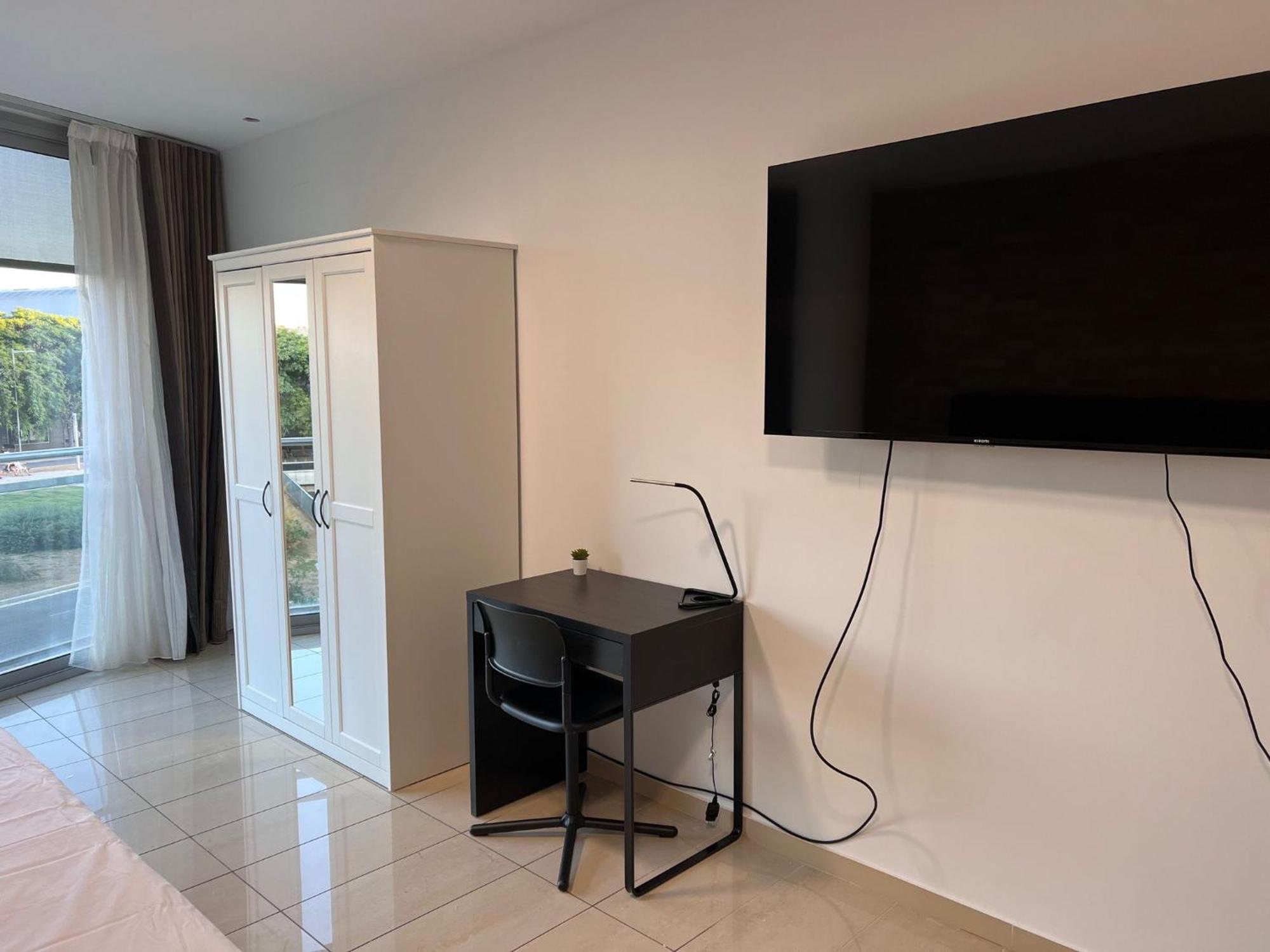 Fira Gran Via 2 - Private Rooms In A Shared Apartment - Habitaciones Privadas En Apartamento Compartido L'Hospitalet de Llobregat Eksteriør billede