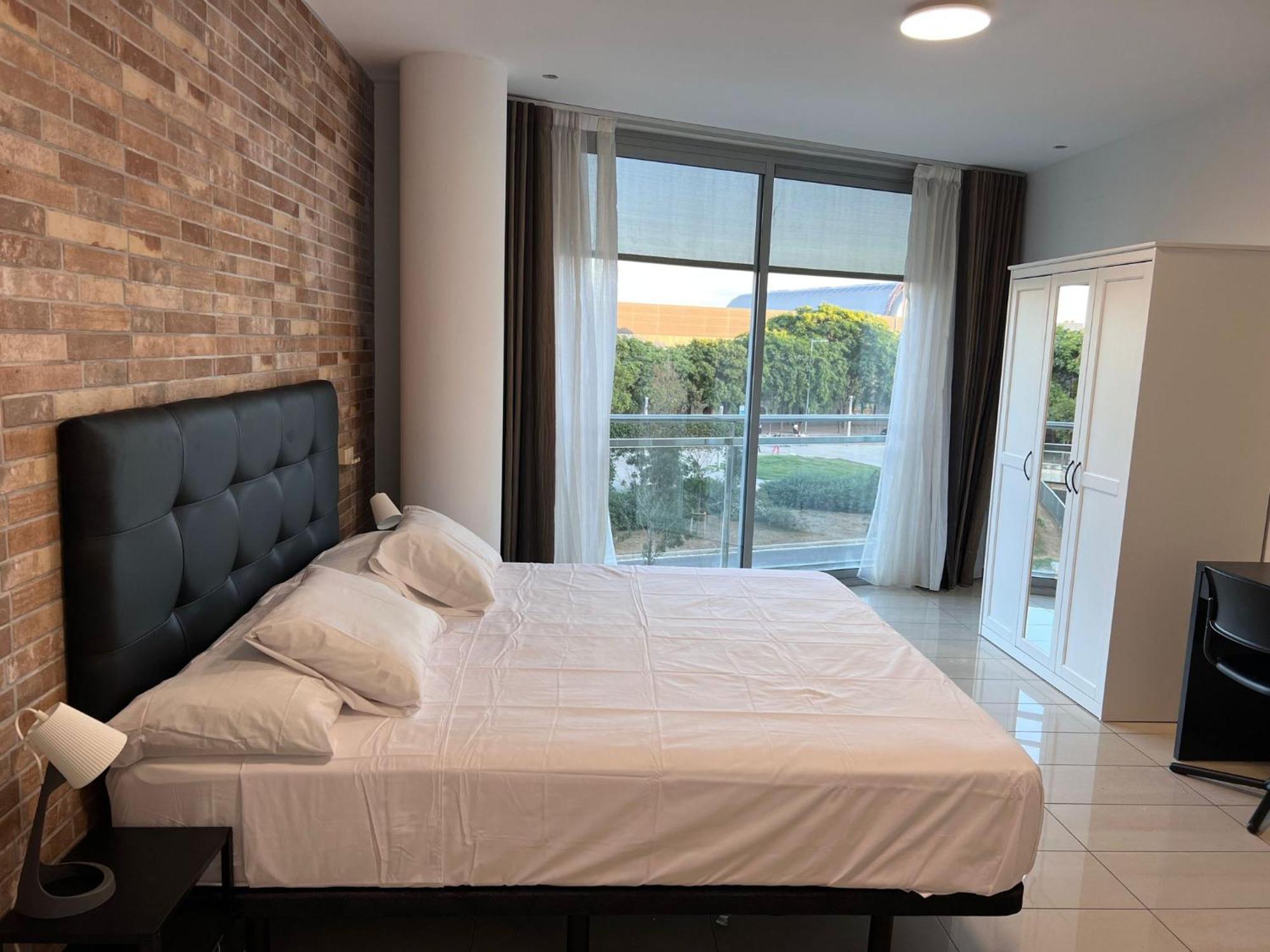 Fira Gran Via 2 - Private Rooms In A Shared Apartment - Habitaciones Privadas En Apartamento Compartido L'Hospitalet de Llobregat Eksteriør billede