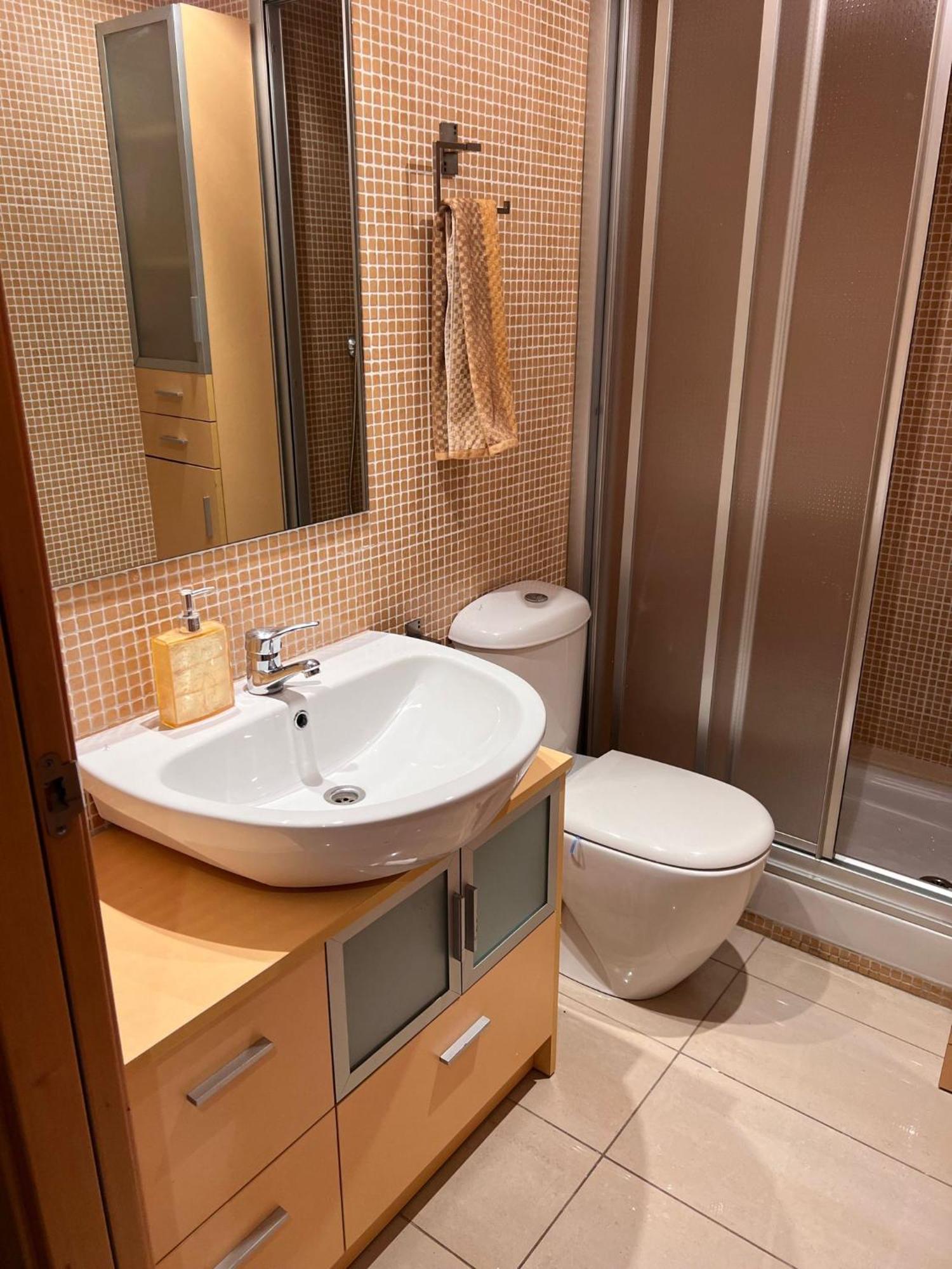 Fira Gran Via 2 - Private Rooms In A Shared Apartment - Habitaciones Privadas En Apartamento Compartido L'Hospitalet de Llobregat Eksteriør billede