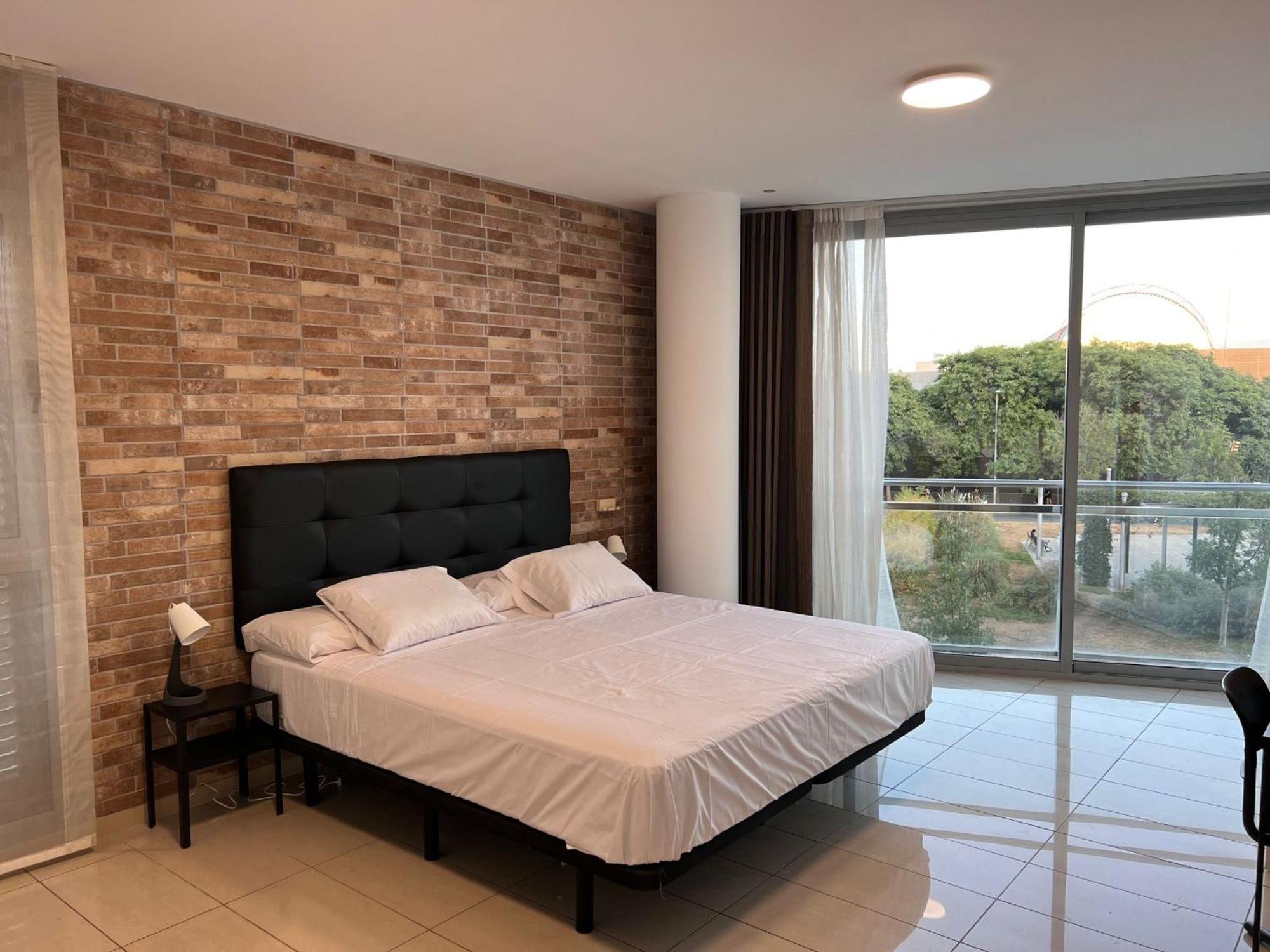 Fira Gran Via 2 - Private Rooms In A Shared Apartment - Habitaciones Privadas En Apartamento Compartido L'Hospitalet de Llobregat Eksteriør billede