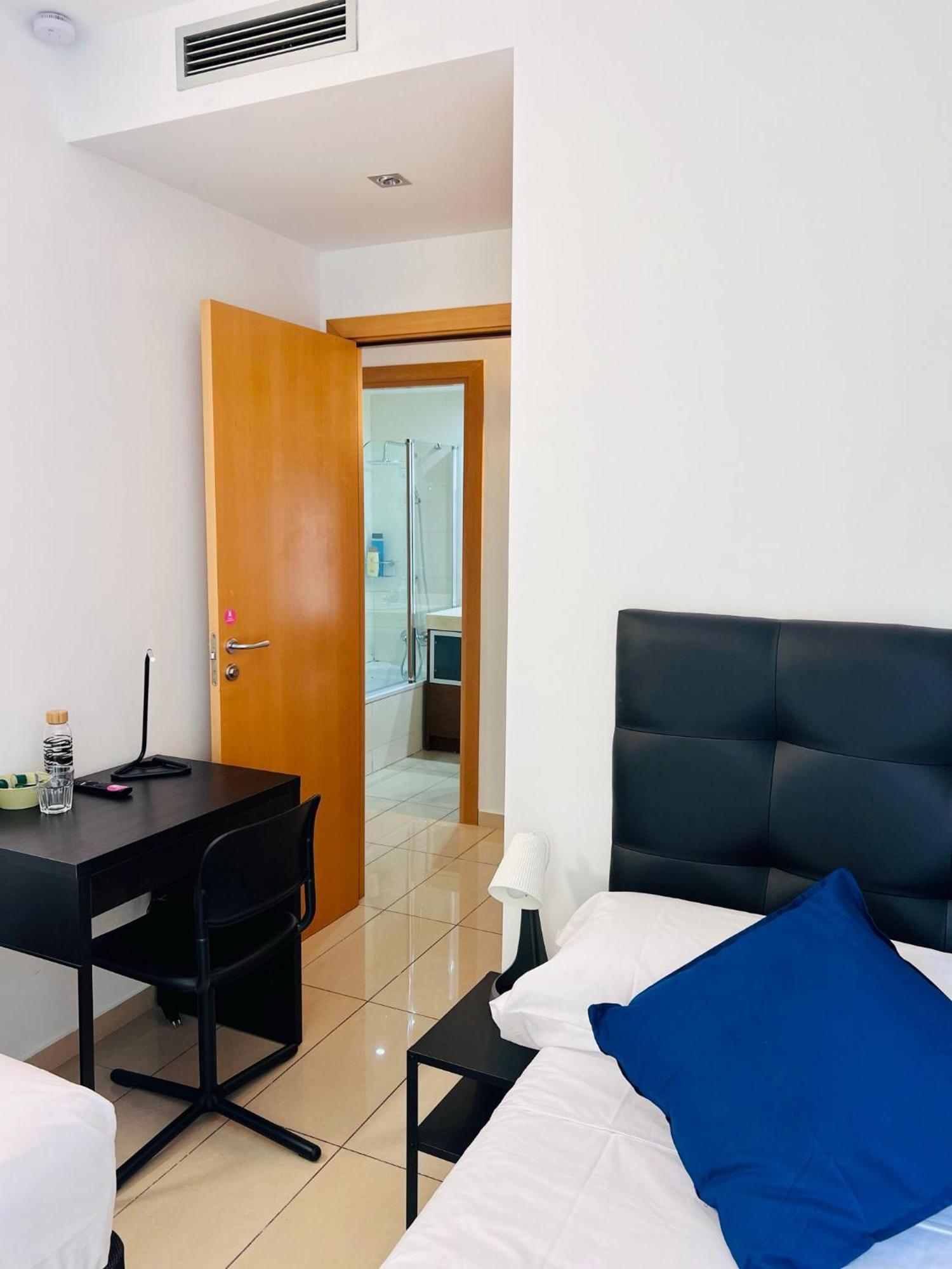 Fira Gran Via 2 - Private Rooms In A Shared Apartment - Habitaciones Privadas En Apartamento Compartido L'Hospitalet de Llobregat Eksteriør billede