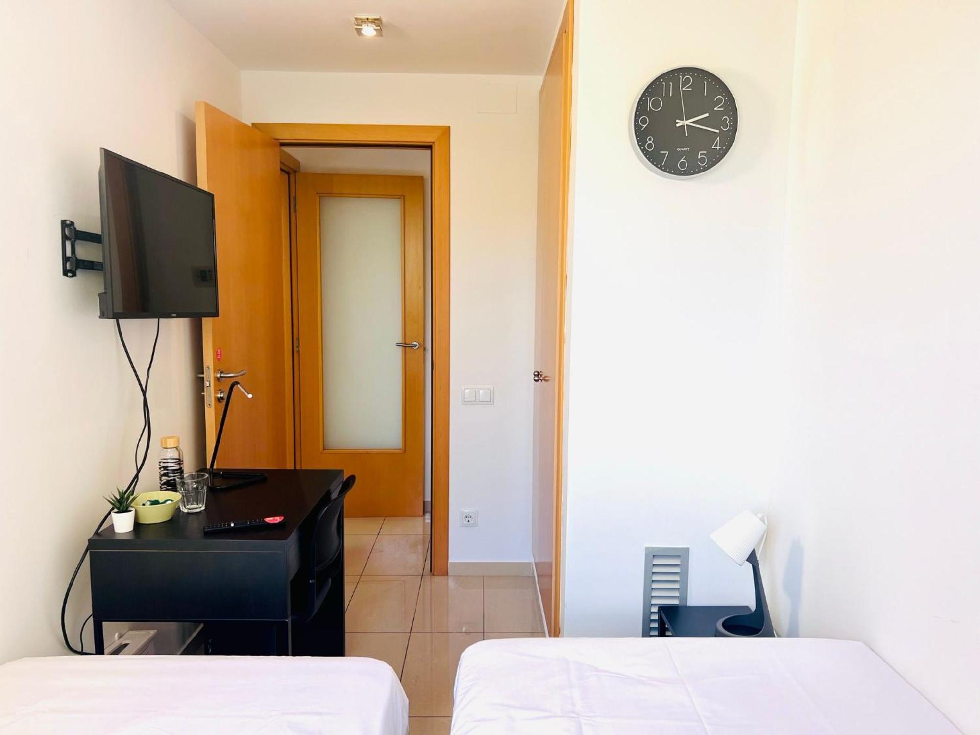 Fira Gran Via 2 - Private Rooms In A Shared Apartment - Habitaciones Privadas En Apartamento Compartido L'Hospitalet de Llobregat Eksteriør billede