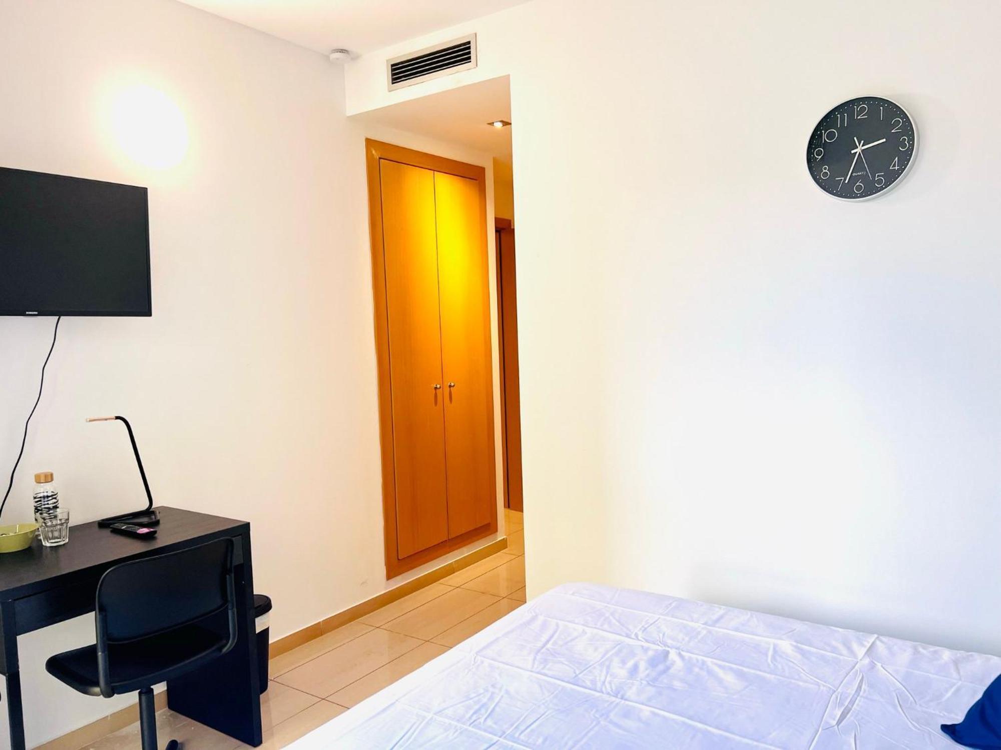 Fira Gran Via 2 - Private Rooms In A Shared Apartment - Habitaciones Privadas En Apartamento Compartido L'Hospitalet de Llobregat Eksteriør billede