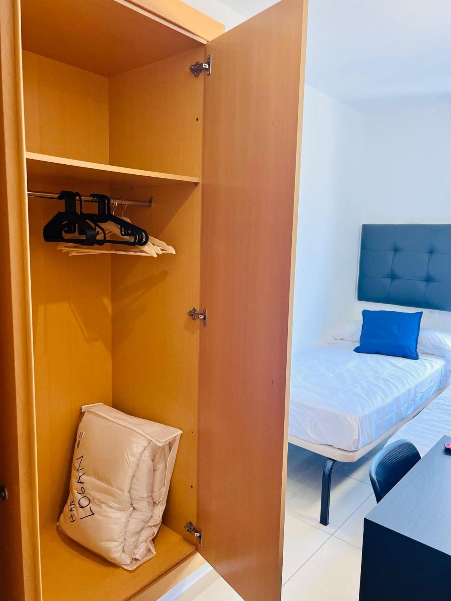 Fira Gran Via 2 - Private Rooms In A Shared Apartment - Habitaciones Privadas En Apartamento Compartido L'Hospitalet de Llobregat Eksteriør billede
