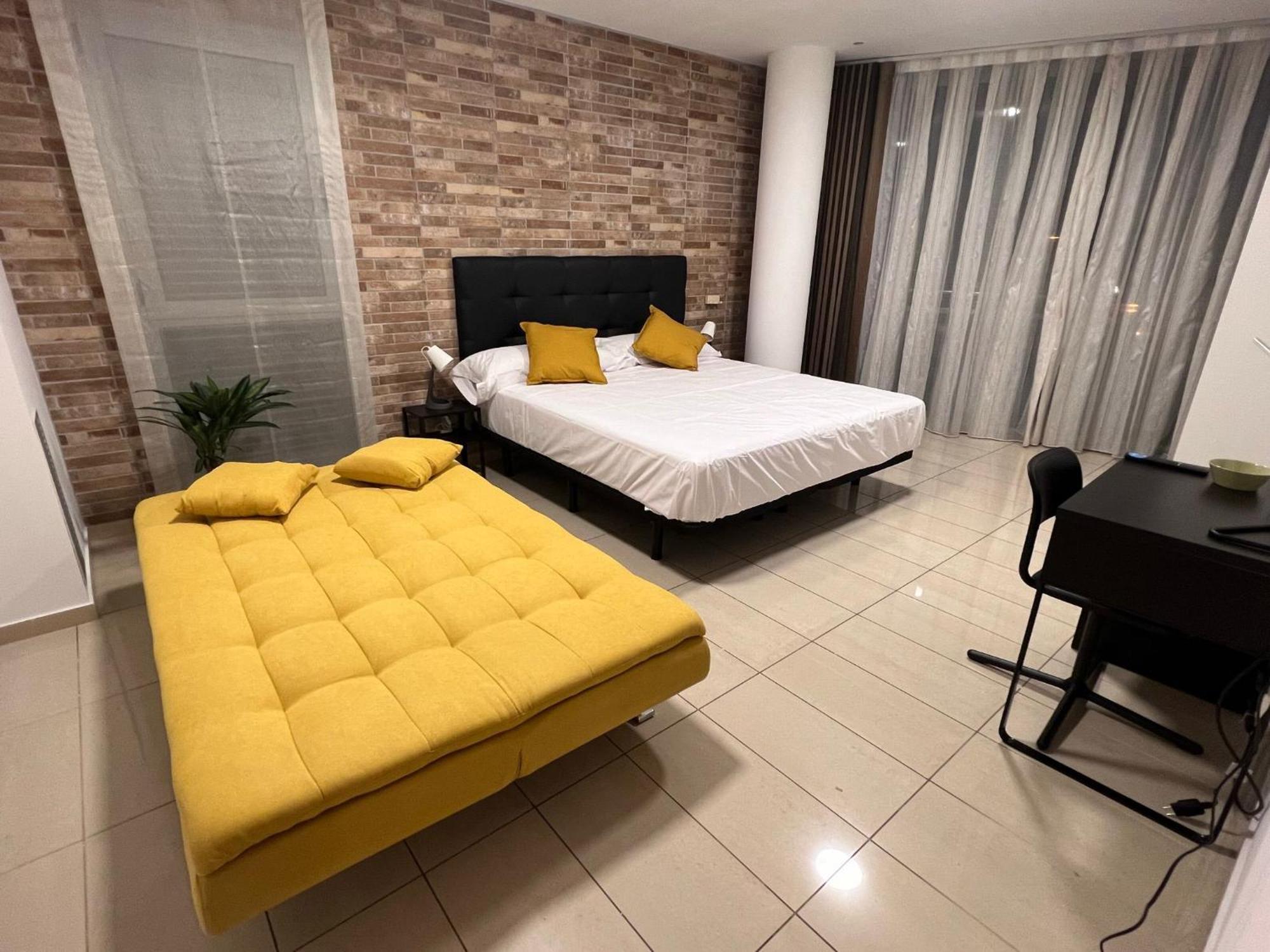 Fira Gran Via 2 - Private Rooms In A Shared Apartment - Habitaciones Privadas En Apartamento Compartido L'Hospitalet de Llobregat Eksteriør billede