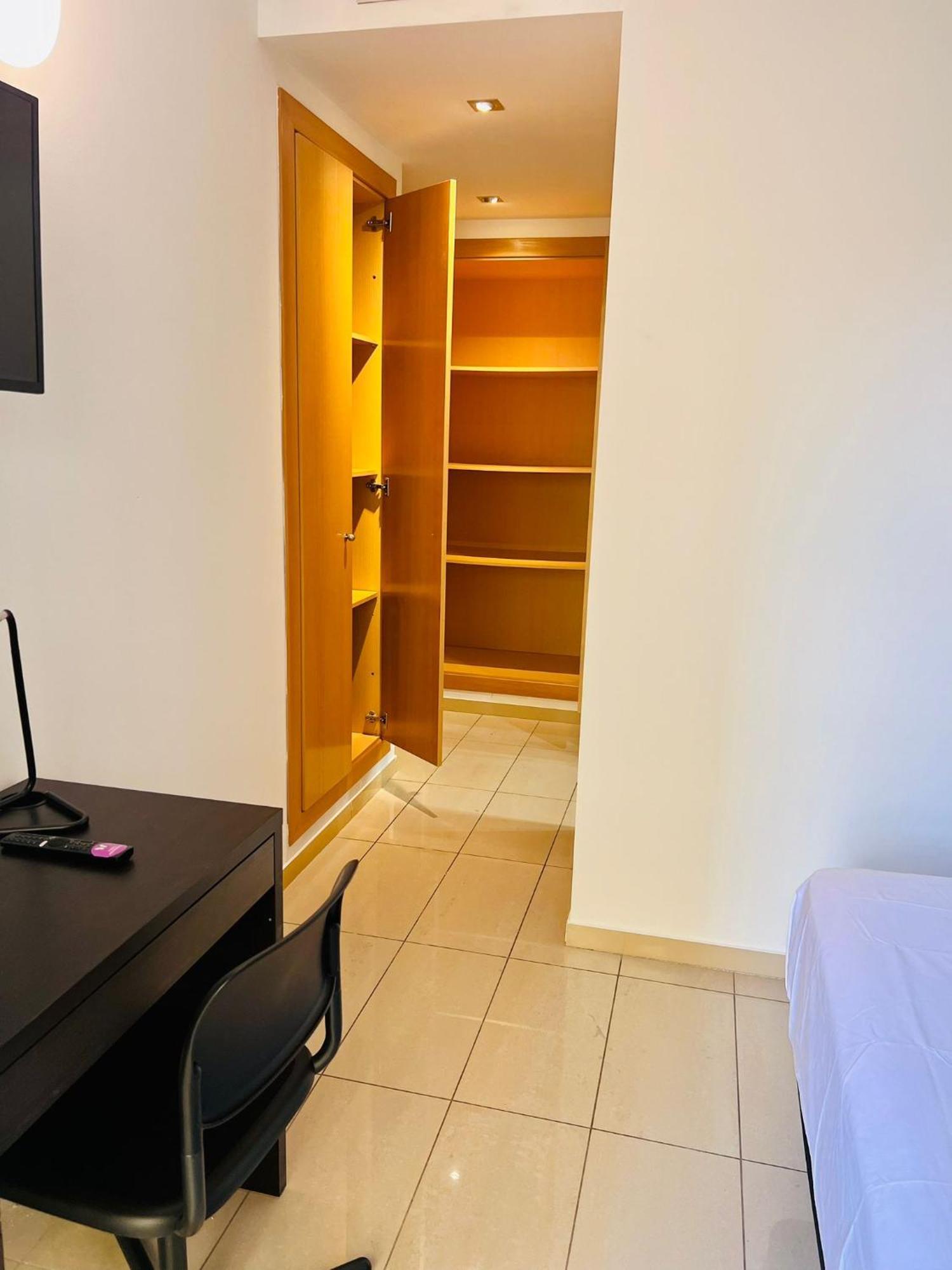 Fira Gran Via 2 - Private Rooms In A Shared Apartment - Habitaciones Privadas En Apartamento Compartido L'Hospitalet de Llobregat Eksteriør billede