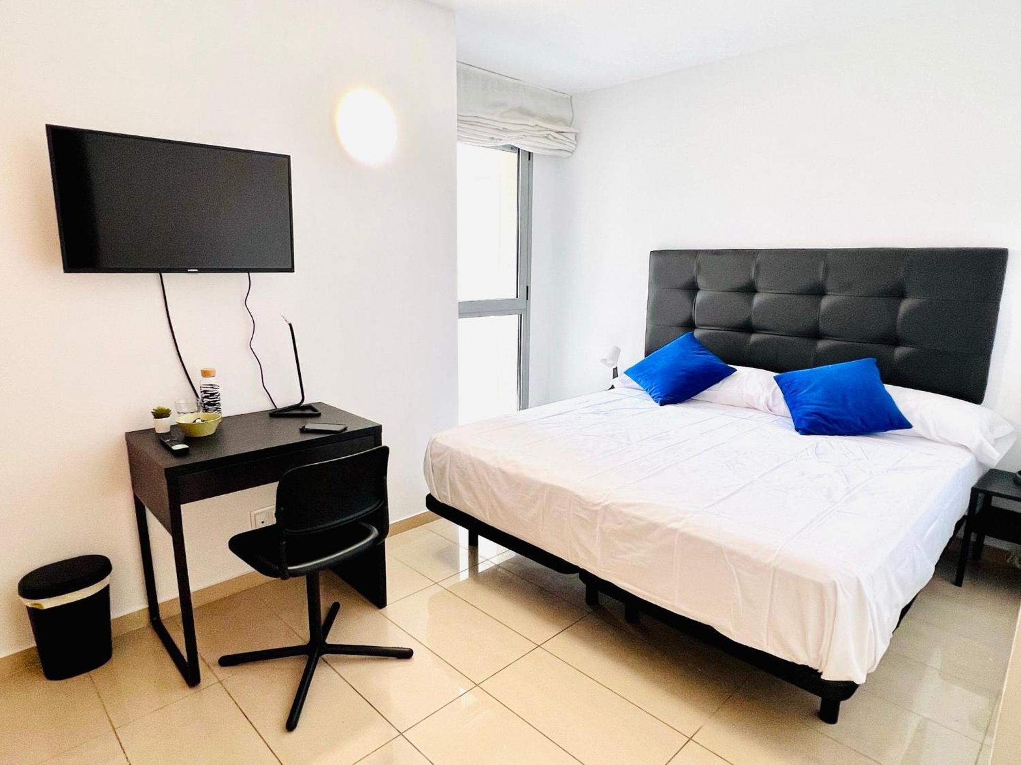 Fira Gran Via 2 - Private Rooms In A Shared Apartment - Habitaciones Privadas En Apartamento Compartido L'Hospitalet de Llobregat Eksteriør billede