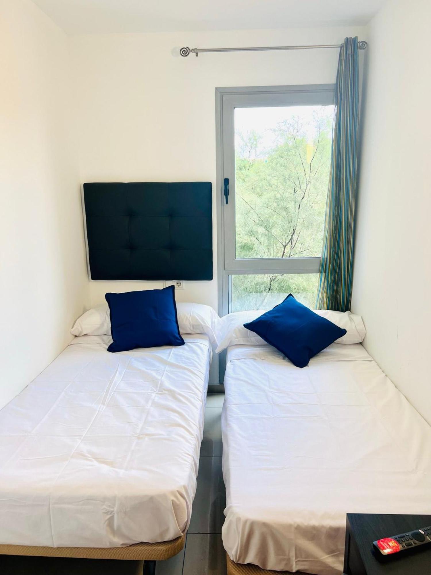 Fira Gran Via 2 - Private Rooms In A Shared Apartment - Habitaciones Privadas En Apartamento Compartido L'Hospitalet de Llobregat Eksteriør billede